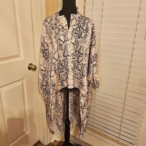 Gracia Snakeskin light pink and navy blouse